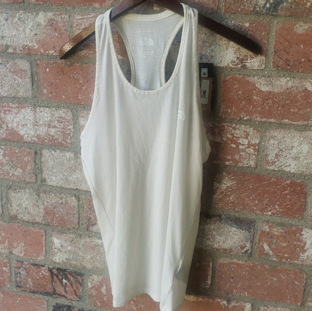 NWT The North Face standard fit Wander Tank top Medium